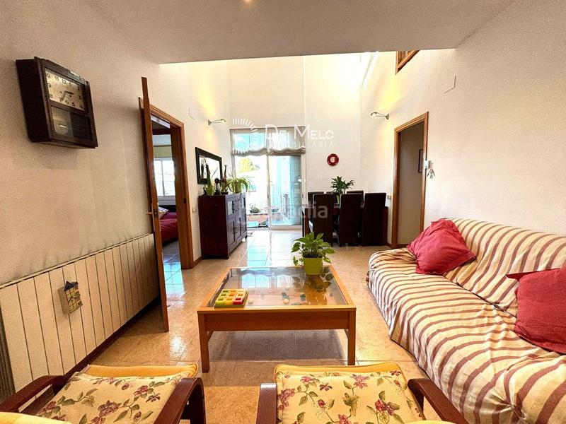 Foto 6d3ad82f-02d0-40f3-9d10-ba4410ccfc97. Casa amb calefacció aparcament a Centre Sant Boi de Llobregat