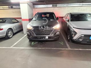 Autoparkplatz in Via Augusta 251