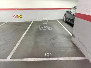 Car parking in Via Augusta 251