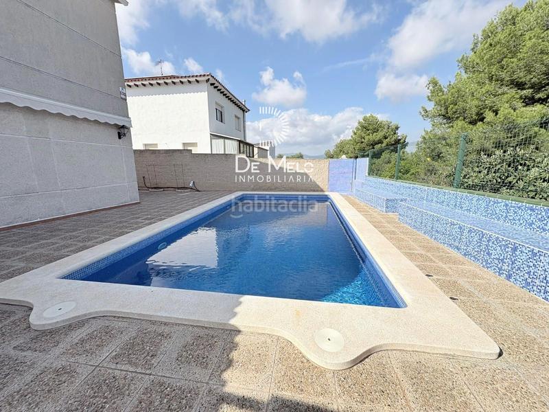 Foto cb4ab077-f1ba-4d0f-a36b-390f4d23d37b. Chalet  en apel.les mestres oasis park el vendrell en Bellvei