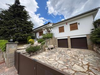 Lloguer Casa  Olot. Alquiler  chalet independiente con espectaculares vistas a monts