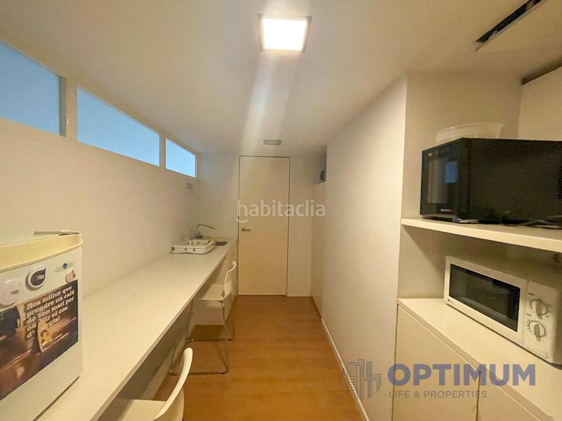 Foto e200afbd-fe58-4c63-a30e-10b2dd10106d. Local comercial amb calefacció a La Nova Esquerra de l´Eixample Barcelona