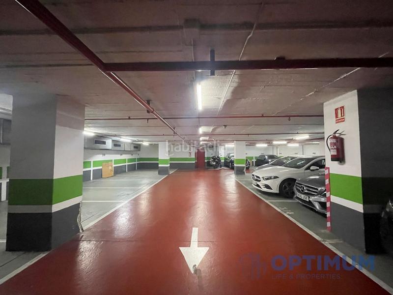 Foto 3cb7f5ef-c526-4c3c-932f-3541302e2071. Parking coche parking doble en venta en avenida diagonal en Barcelona