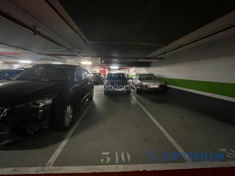 Foto fb9d491b-9b81-4d23-ab6e-2d6bb8a0d250. Parking coche parking doble en venta en avenida diagonal en Barcelona