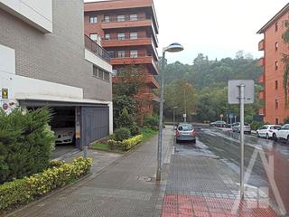 Aparcament cotxe  Avenida san antonio hiribidea. Parcela de garaje de buen tamaño y muy bien ubicada en el sótano