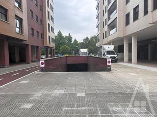 Aparcament cotxe  Antonio epalza. Plaza de garaje para coche grande en el centro