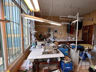 Lloguer Local Comercial  Navarra. Taller de costura con toda la maquinaria listo para empezar a fu