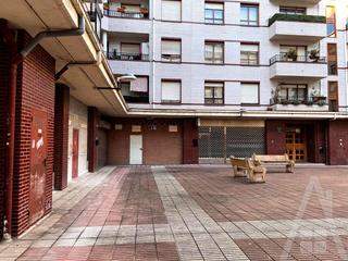 Local commercial  Egetiaga-uribarri. Local perfecto para negocio o almacén en el centro