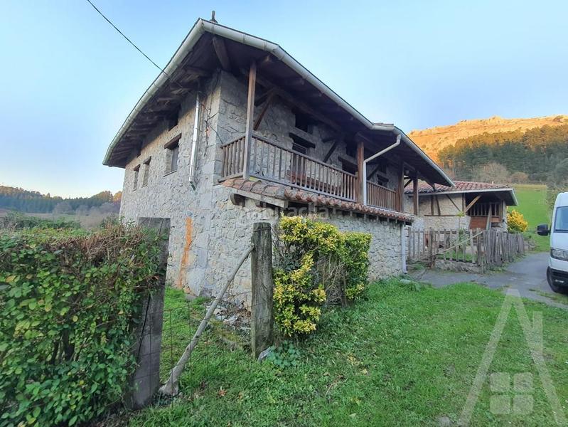 Foto 30067428-3a11-4bde-80b4-51c95bffde5a. House with heating parking in Zeanuri