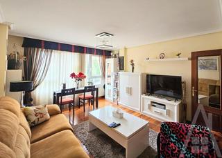 Pis  Agirre lehendakaria kalea. Amplia y luminosa vivienda con tres habitaciones