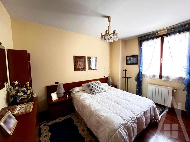 Foto 2dbddeaf-dcde-483d-a62a-add36de1b892. Casa amb calefacció a San Miguel Basauri