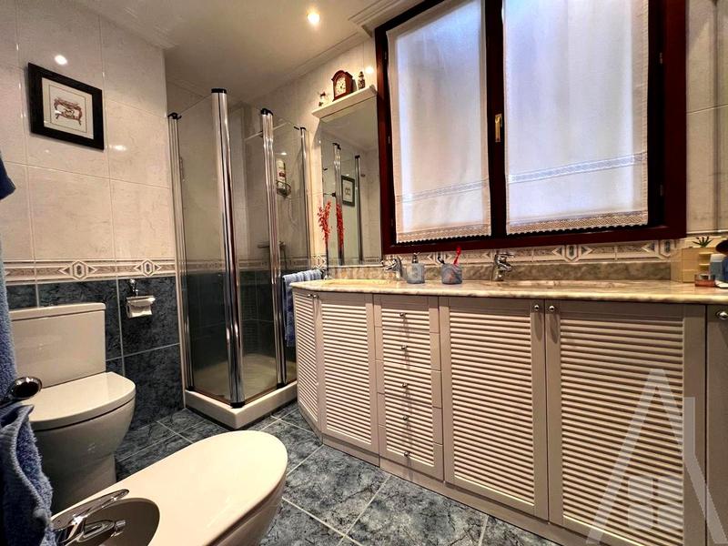 Foto 7909549c-915e-4f71-82c5-62f66ffe7028. Casa amb calefacció a San Miguel Basauri