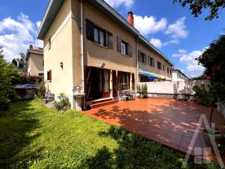 Casa  Gernika kalea. Magnifico chalet adosado con terraza y jardín