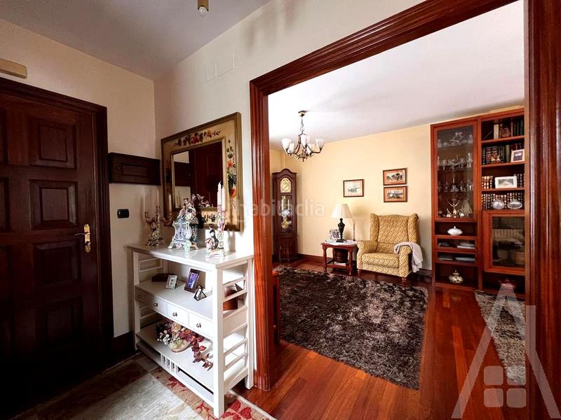 Foto f1a7e17e-ab14-44f5-8ae0-69f46388a8f2. Casa amb calefacció a San Miguel Basauri