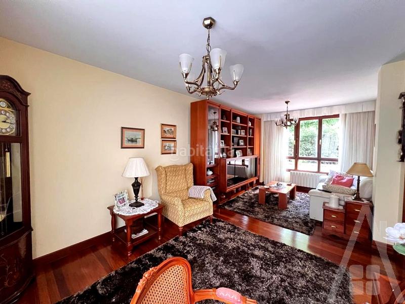 Foto f806c674-82b4-4f5f-8f0c-25f04e0d8613. Casa amb calefacció a San Miguel Basauri