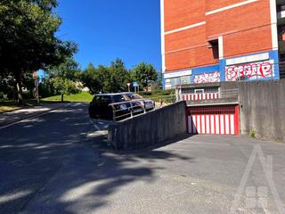 Aparcament cotxe  San antonio hiribidea. Parcela de fácil maniobra en la avenida