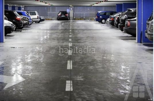 Foto abb966c5-7915-4b1d-bd14-a9f1a51e1b86. Aparcament cotxe a Kalero-Basozelai Basauri