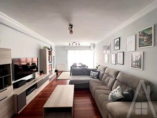 Flat  San esteban. Amplia vivienda en el corazon de etxebarri!