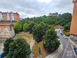 Pis  Aixeona etxetaldea. Piso amplio, exterior, con terraza y cerca del metro
