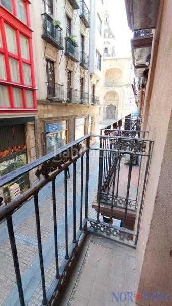 Foto 64538536-ad2b-4fc7-b453-389f6a7175e8. Oficina a Casco Viejo Bilbao