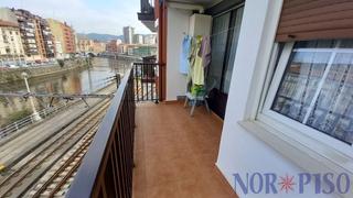 Pis a Atxuri. Vivienda en atxuri, con terraza y vistas a la ría. ascensor
