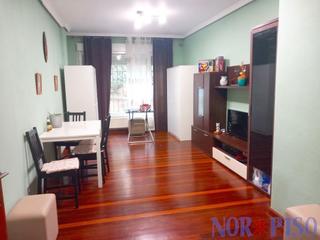 Appartement à La Peña. Piso hormigón con ascensor, 2 dormitorios 2 baños.