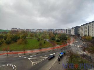 Piso en San Fransisco. Se vende piso junto al parque miribilla, mucha luz.