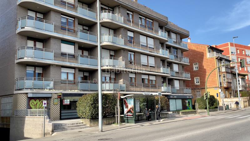 Foto 30ea1f7d-7662-4dd4-a34d-c8ca4bcf046c. Alquiler local comercial en bajada de la calzada 254 en Santander