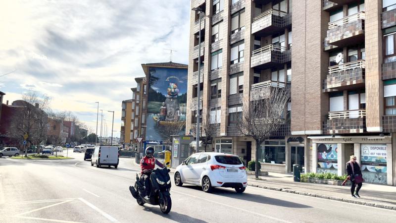 Foto 64f0f9d3-5577-47f1-95f0-1cd782f511d2. Alquiler local comercial en bajada de la calzada 254 en Santander