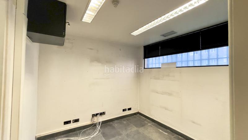 Foto acd9b738-111e-4b2e-99bc-3710bdbbdc30. Alquiler local comercial en bajada de la calzada 254 en Santander