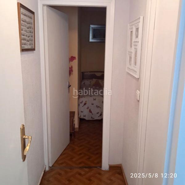 Foto 12f32f7c-8b69-41fd-be11-ca8a7f730588. Piso próximo estaciones. amplio piso de 4 dorm. y 2 baños. en Santander