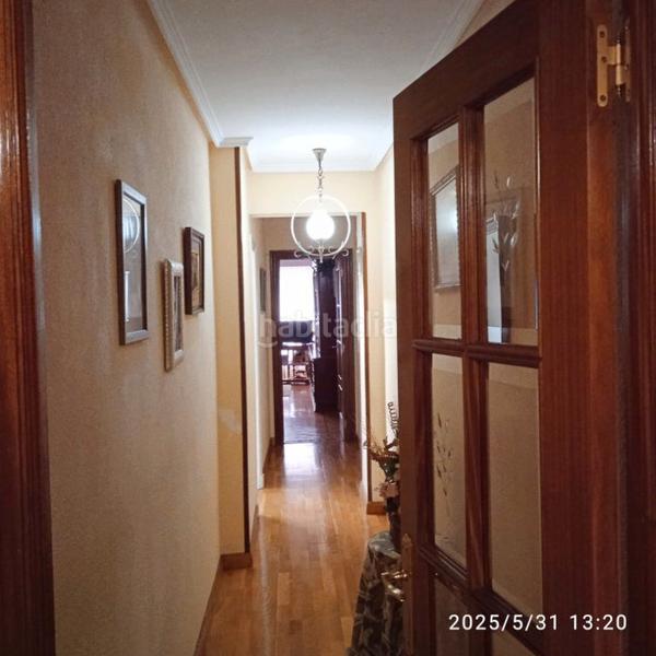 Foto 70d445ab-d90d-4097-8d0f-23a448e0cbcc. Piso próximo estaciones. amplio piso de 4 dorm. y 2 baños. en Santander