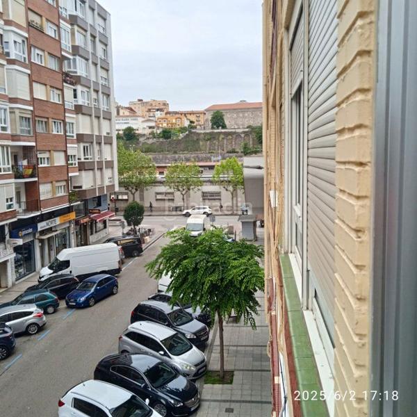 Foto 7ce26f5f-9e22-49a5-82a8-4a50fa239f2a. Piso próximo estaciones. amplio piso de 4 dorm. y 2 baños. en Santander