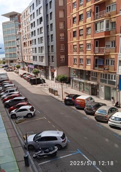 Foto a70841e3-0ee4-43be-aef3-2ba08a9dbd4c. Piso próximo estaciones. amplio piso de 4 dorm. y 2 baños. en Santander