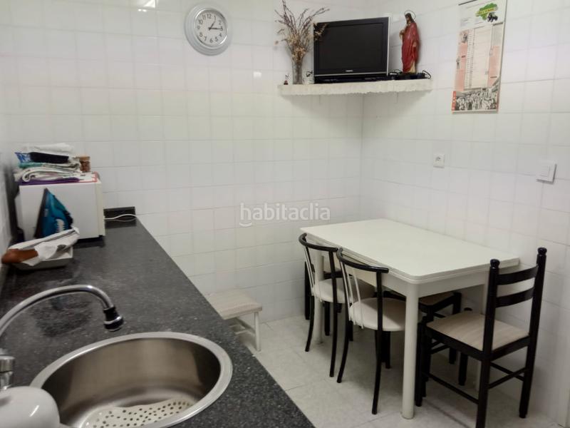 Foto f6b650e3-aace-44be-9880-436bc7f39ae6. Piso próximo estaciones. amplio piso de 4 dorm. y 2 baños. en Santander