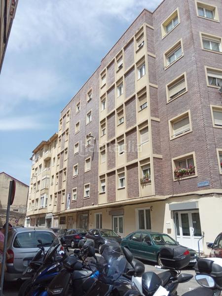 Foto c02b37a9-9686-44b9-932c-b1d51979954c. Piso c/ cobo de la torre: amplio piso de 3 dorm. ascensor. en Santander