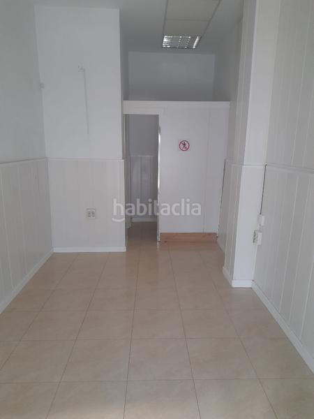 Foto fbc976b6-b5fb-486e-8cae-d95750f5aacb. Alquiler local comercial cuesta de la atalaya: local con baño. en Santander