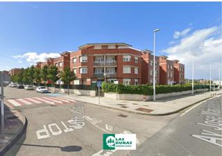 Pis  Avenida josé maría de pereda. Sancibrian: buen piso de 3 dorm y 2 baños. garaje.