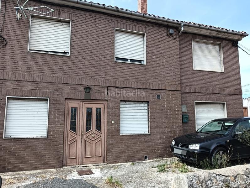 Foto b61f6866-de53-4bb0-bb8d-1c9b43295309. Reihenhaus mit parking in Suances