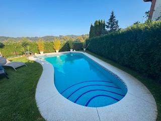 Chalet à Oruña. Oruña, chalet independiente con piscina propia