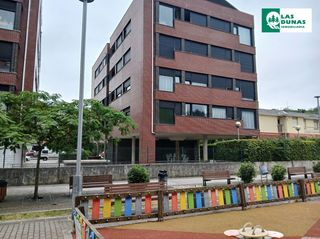 Pis  Avenida oviedo. Solares: piso de 2 dorm, ba�o y aseo. trastero.