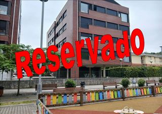 Pis  Avenida oviedo. Solares: piso de 2 dorm, baño y aseo. trastero.