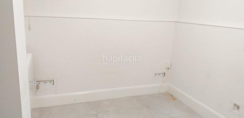 Foto f44d96e2-dd56-433c-b4d3-7c04e73877f1. Alquiler oficina  de 10m2 aprox. en pleno centro en Santander