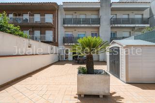Appartement  Carrer de pablo picasso. Magnifica planta baja con mas de 130 m2 de terraza