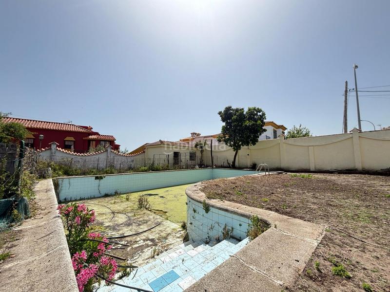 Foto f96f518f-77fb-4864-8add-0460187d77f2. Chalet con parcheggio piscina in El Rinconcillo Algeciras