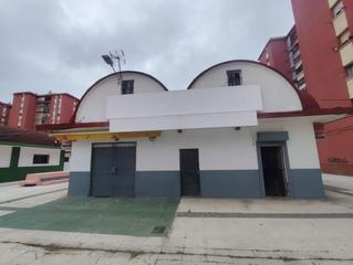 Local Comercial a Santa Bárbara-Ciudad Deportiva. Estupendo local en sacra