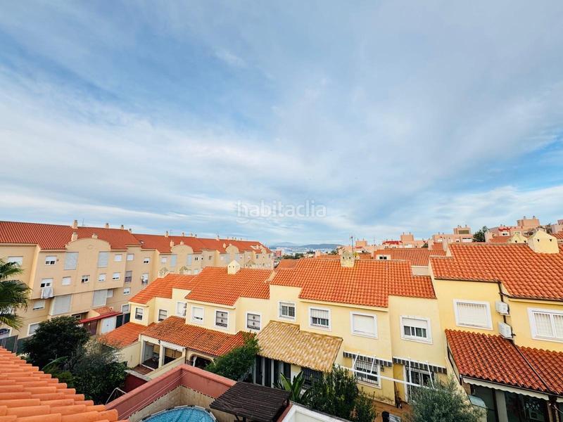 Foto d09dd859-18e7-4a72-871d-2df12e99a005. Reihenhaus mit pool in San García Algeciras