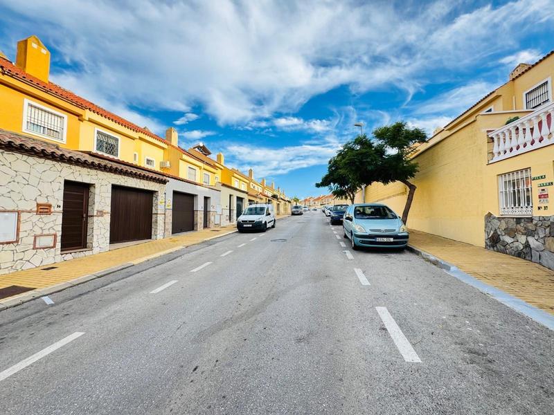 Foto f6c1edfe-82a2-4ab3-9e02-11fe8de7a6ce. Reihenhaus mit pool in San García Algeciras