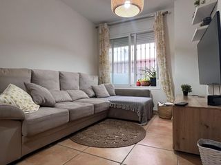 Casa a schiera in Barrios (Los). Estupendo adosado en residencial la reina!