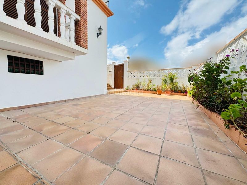 Foto 75d57a5f-e813-4415-9319-50875849f11d. Casa adossada amb aparcament a Barrios (Los)